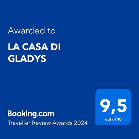 شقة La Casa Di Gladys ليكو المظهر الخارجي الصورة