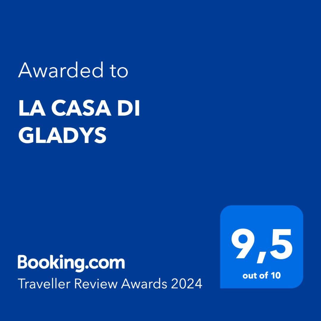 شقة La Casa Di Gladys ليكو المظهر الخارجي الصورة